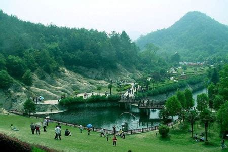 如何去木蘭山旅遊：在探索木蘭山的過程中，我們是否應該考慮採用更加環保的方式進行旅行？